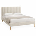Doppelbett mit Stoffbezug und Holzbeinen